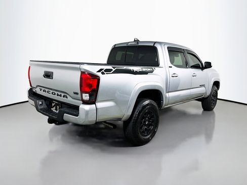 Used 2022 Toyota Tacoma SR5 w/ Technology Package image 4