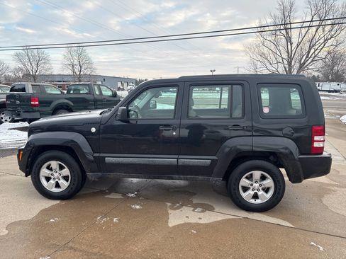 Used 2010 Jeep Liberty Sport image 6