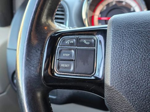 Used 2018 Dodge Grand Caravan SXT image 19