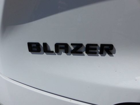 Used 2022 Chevrolet Blazer LT FWD image 9