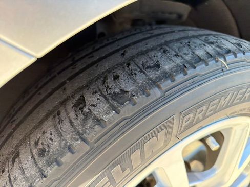 Used 2018 Chevrolet Equinox Premier image 12