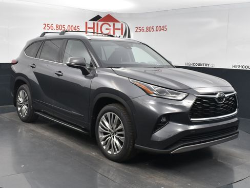 Used 2022 Toyota Highlander Platinum image 7