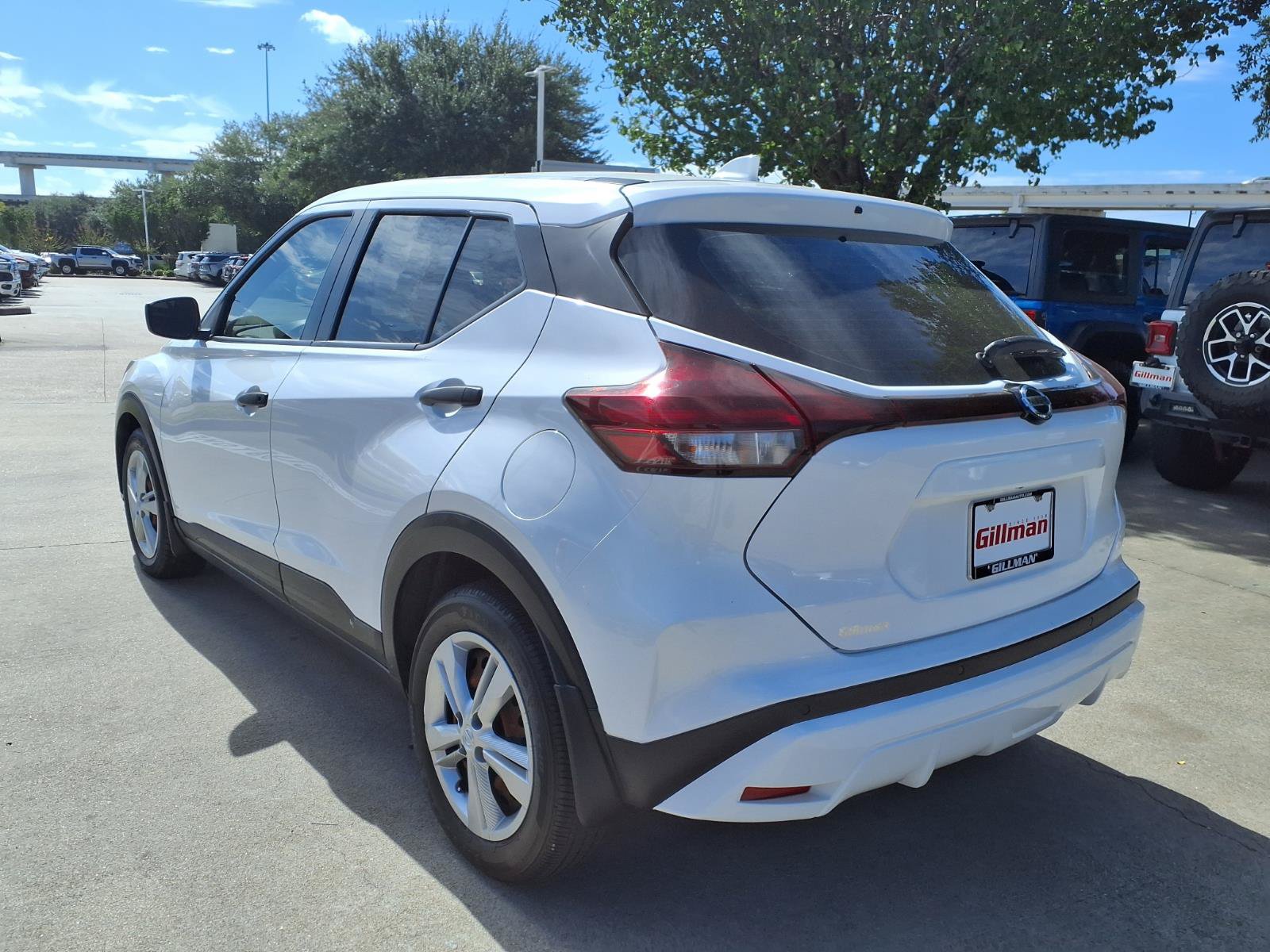 Used 2021 Nissan Kicks S FWD image 4