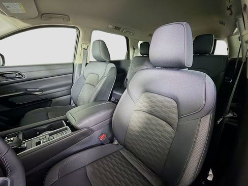 Used 2025 Nissan Pathfinder SV image 13