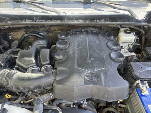 Used 2020 Toyota 4Runner SR5 AWD/4WD image 13