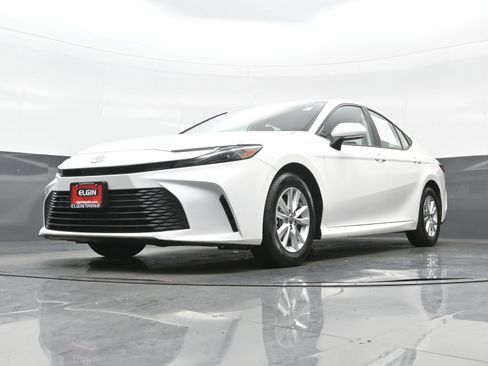 Used 2025 Toyota Camry LE FWD image 28