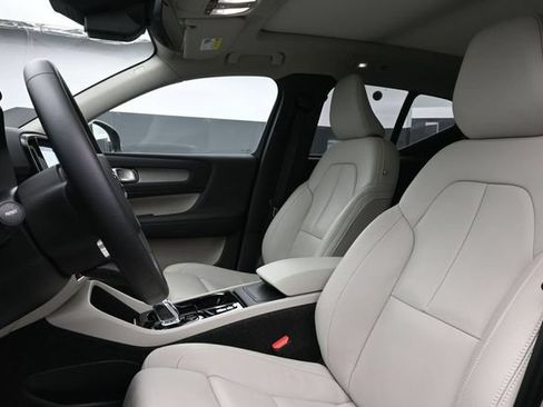 Used 2025 Volvo XC40 B5 Ultra w/ Climate Package AWD/4WD image 10