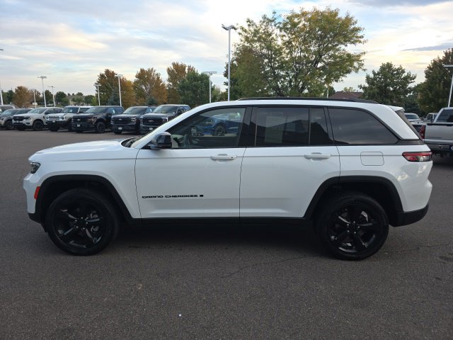 Used 2023 Jeep Grand Cherokee Altitude AWD/4WD image 3