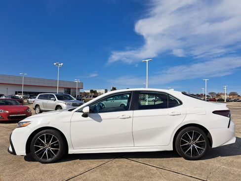 Used 2024 Toyota Camry SE image 8