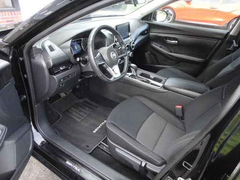 Used 2022 Nissan Sentra SV w/ Trunk Package image 7