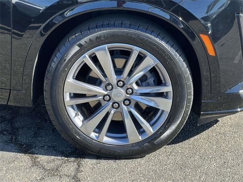 Used 2023 Cadillac XT6 Premium Luxury image 7