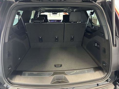 Used 2025 Cadillac Escalade ESV Sport image 13