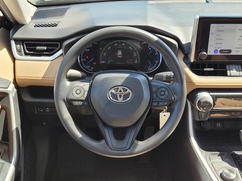 Used 2024 Toyota RAV4 LE AWD/4WD image 12