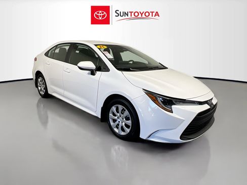 Used 2025 Toyota Corolla LE FWD image 1