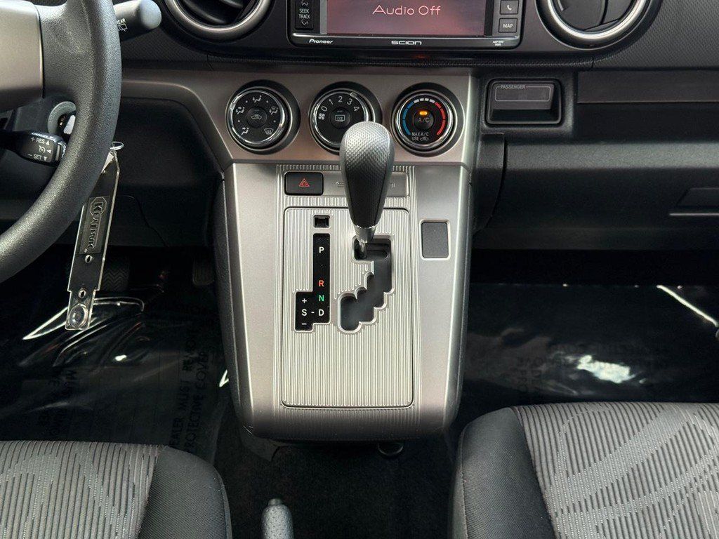 Used 2013 Scion xB FWD image 15