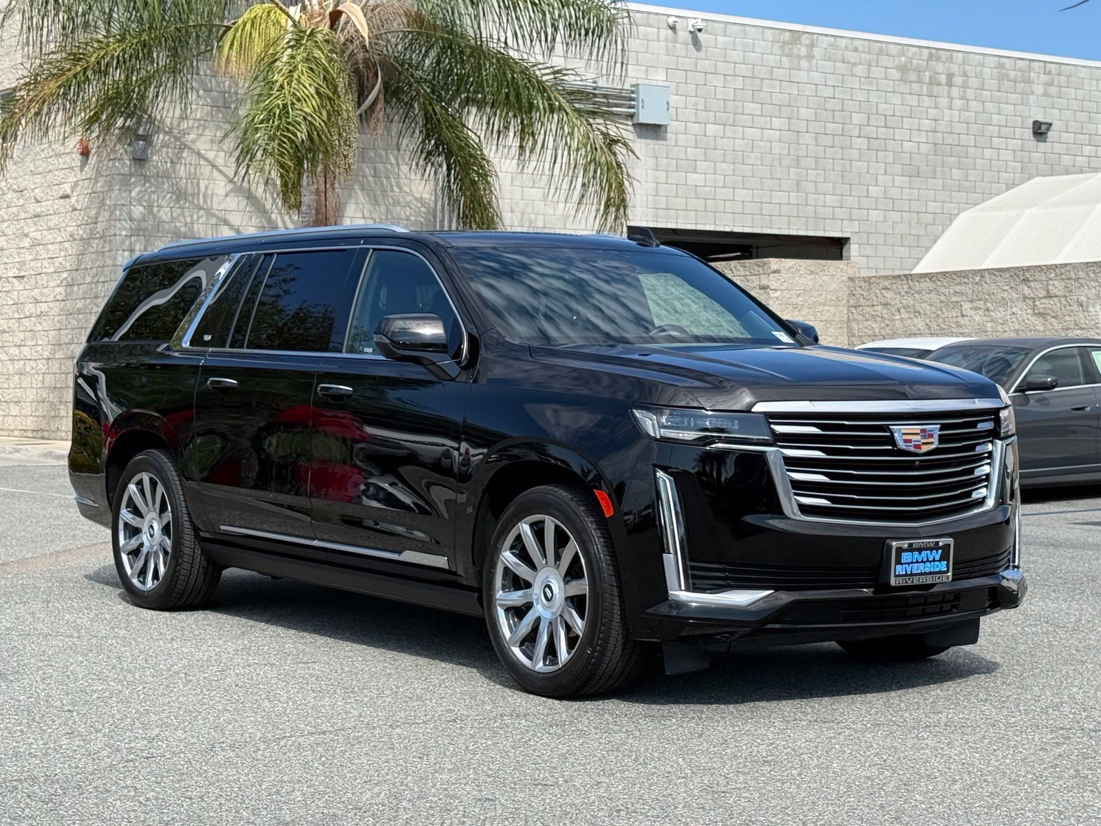 Used 2024 Cadillac Escalade ESV Premium Luxury Platinum AWD/4WD image 2