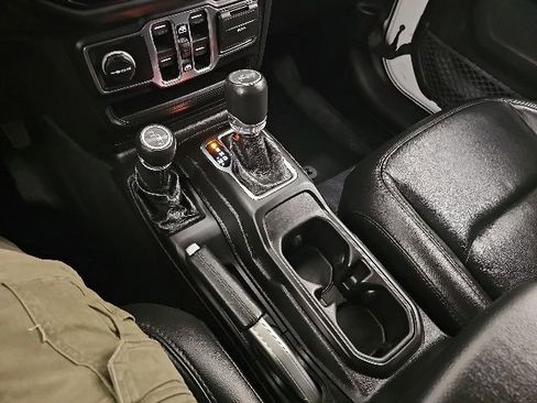 Used 2020 Jeep Wrangler Unlimited Sahara AWD/4WD image 21