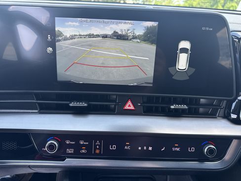 Used 2025 Kia Sportage EX FWD image 19