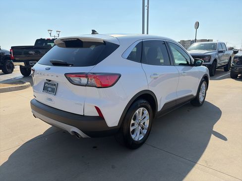 Used 2020 Ford Escape SE image 5
