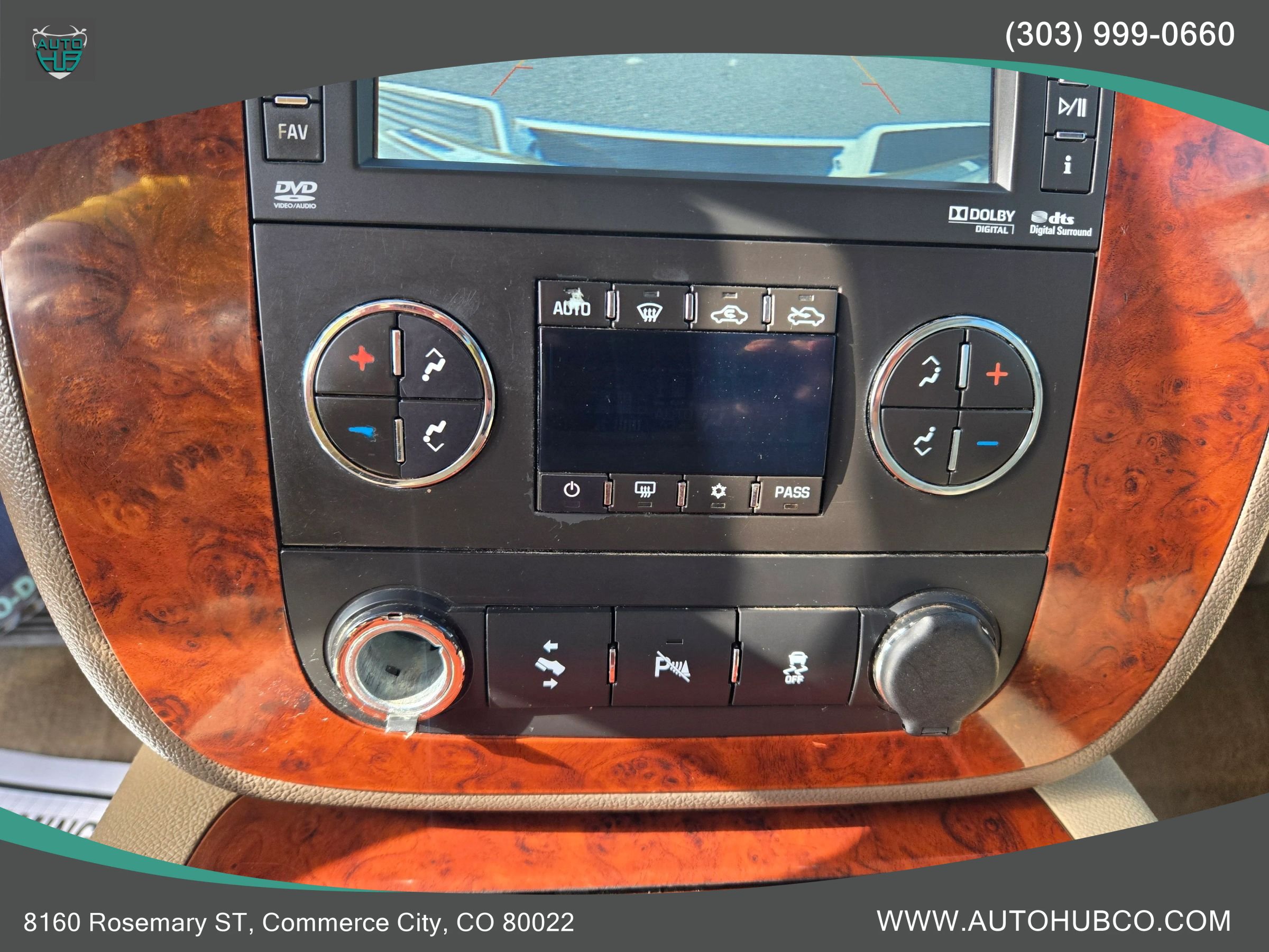 Used 2013 Chevrolet Avalanche LTZ AWD/4WD image 19