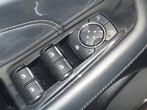 Used 2019 Ford Edge Titanium image 27