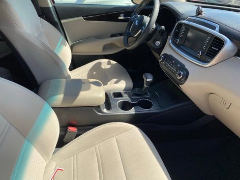 Used 2020 Kia Sorento LX image 5