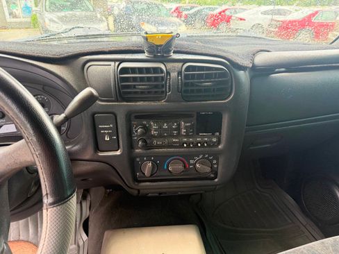 Used 1999 Chevrolet S10 Pickup LS RWD image 11