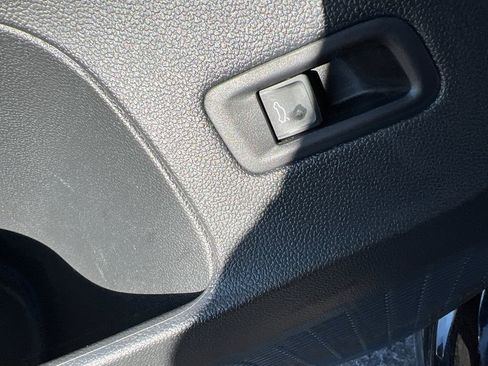 Used 2025 Volkswagen Atlas SE image 14