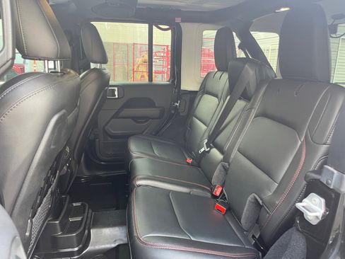 Used 2023 Jeep Wrangler Unlimited Rubicon w/ Cold Weather Group image 25