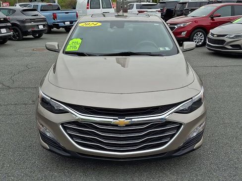 Used 2024 Chevrolet Malibu LT FWD image 2
