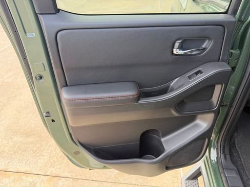 Used 2025 Nissan Frontier PRO-4X image 13