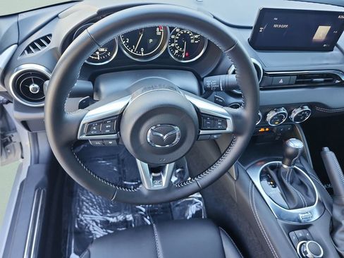 Used 2025 MAZDA MX-5 Miata RF Grand Touring RWD image 31