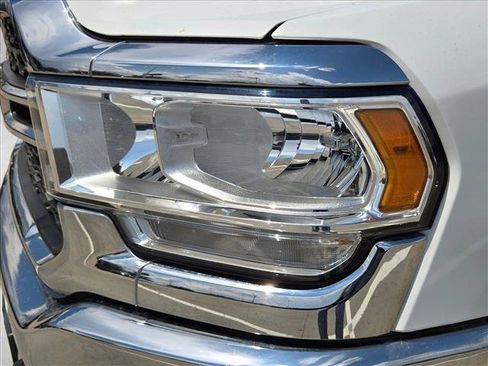 Used 2021 RAM 2500 Tradesman w/ Chrome Appearance Group AWD/4WD image 4