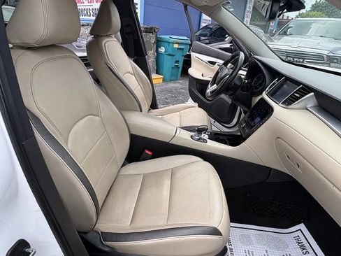 Used 2019 INFINITI QX50 Essential w/ Premium Heat Package AWD/4WD image 18