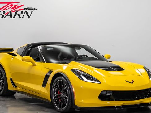 Used 2015 Chevrolet Corvette Z06 w/ 2LZ Preferred Equipment Group RWD image 7