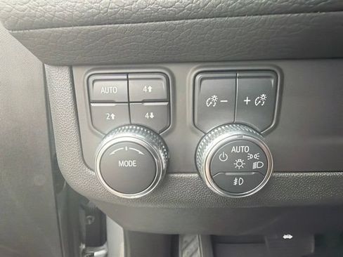 Used 2023 GMC Yukon XL Denali AWD/4WD image 22