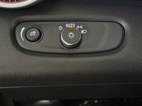 Used 2024 Chevrolet Trax RS FWD image 32