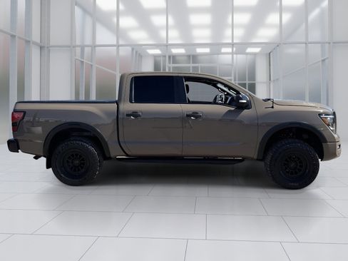Used 2021 Nissan Titan PRO-4X w/ Pro-4x Convenience Package image 7