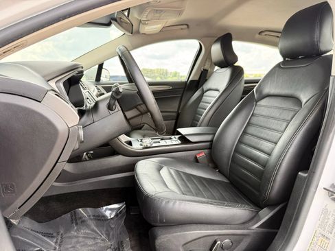 Used 2018 Ford Fusion SE w/ Equipment Group 602A FWD image 15