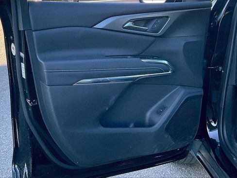 Used 2025 Chevrolet Traverse LT image 21