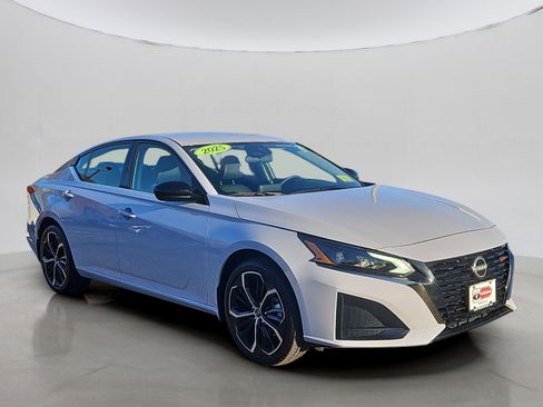 Certified 2025 Nissan Altima 2.5 SR image 20