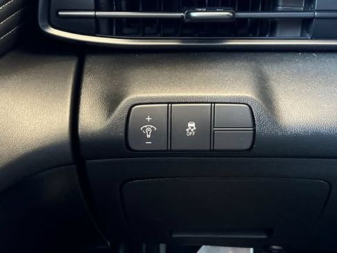 Certified 2025 Hyundai Elantra Sport FWD image 34