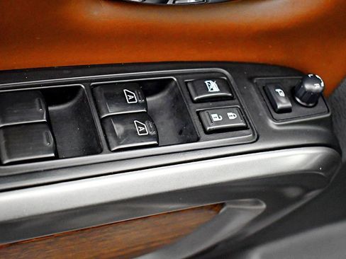 Used 2017 Nissan Titan Platinum Reserve image 15