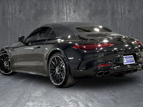 Used 2022 Mercedes-Benz SL 55 AMG 4MATIC w/ Driver Assistance Package image 4