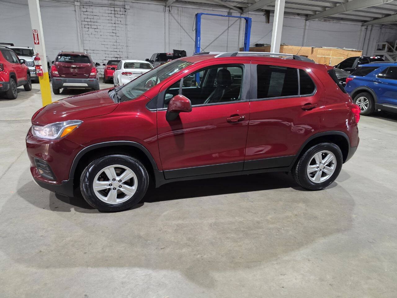 Used 2021 Chevrolet Trax LT w/ LT Convenience Package AWD/4WD image 3