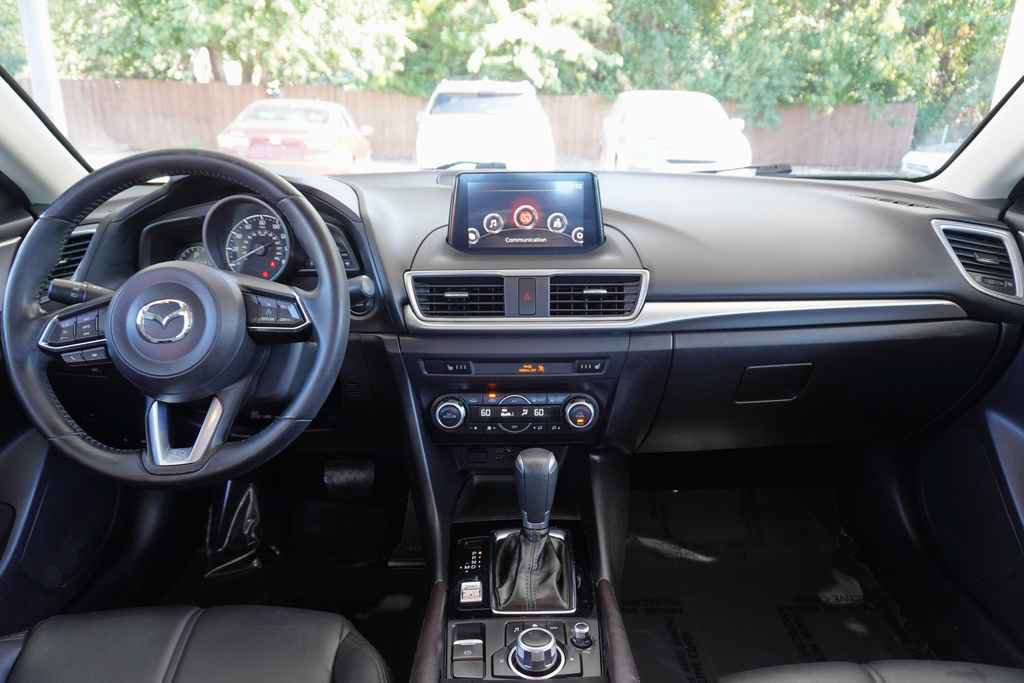 Used 2018 MAZDA MAZDA3 Touring FWD image 11