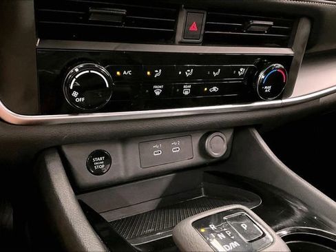Used 2024 Nissan Rogue S image 29