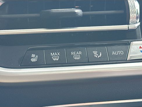 Used 2022 BMW X6 M50i w/ Premium Package image 21