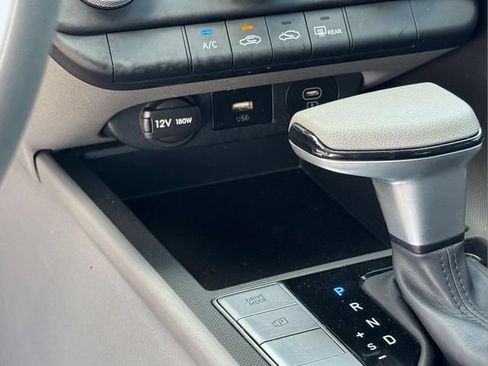 Used 2025 Hyundai Elantra SE FWD image 27
