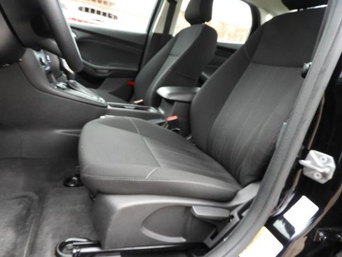 Used 2018 Ford Focus SE FWD image 15